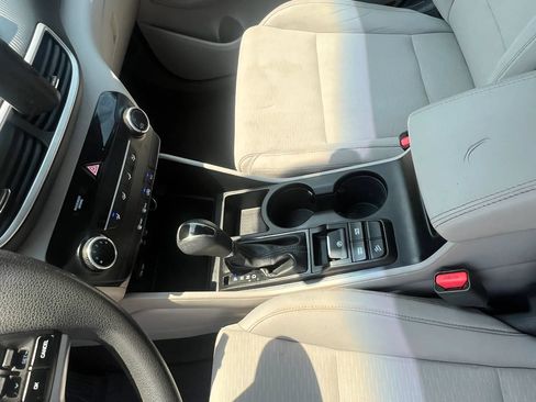 Used 2019 Hyundai Tucson SE AWD/4WD image 16