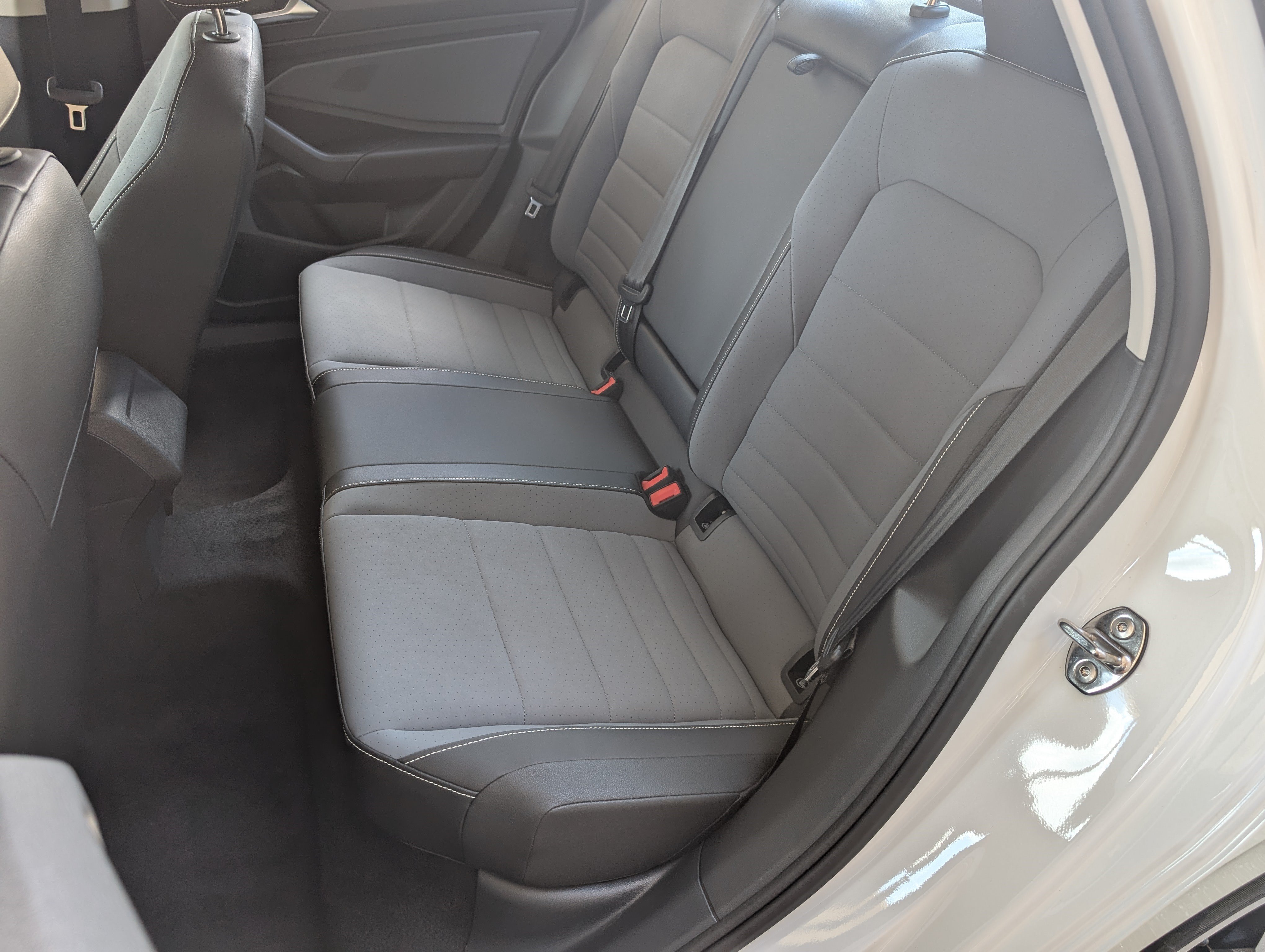Used 2025 Volkswagen Jetta SE w/ Sunroof Package FWD image 18