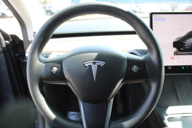 Used 2023 Tesla Model Y 2WD image 15