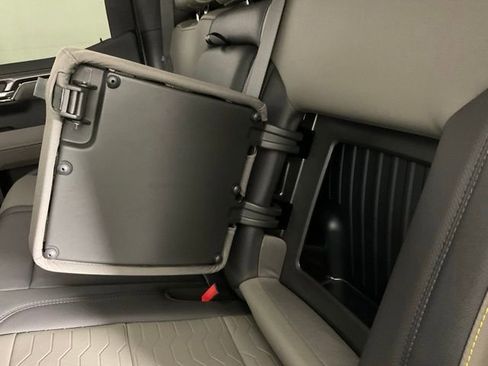 Used 2022 Chevrolet Silverado 1500 ZR2 w/ Technology Package image 40