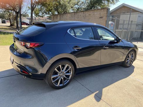 Used 2019 MAZDA MAZDA3 Base 4dr Hatchback image 12