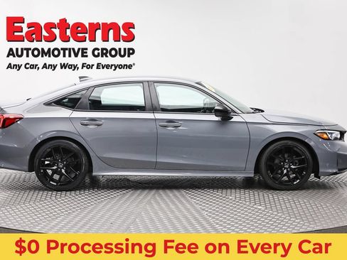 Used 2025 Honda Civic Sport image 4