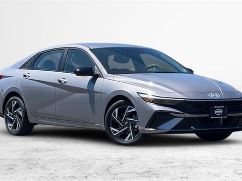 New 2025 Hyundai Elantra SEL image 2