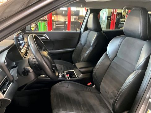 Used 2023 Mitsubishi Outlander SE image 10