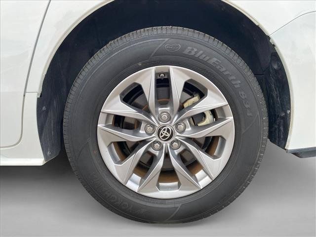 Used 2025 Toyota Sienna LE FWD image 14