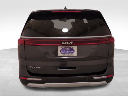 Certified 2023 Kia Carnival EX image 7