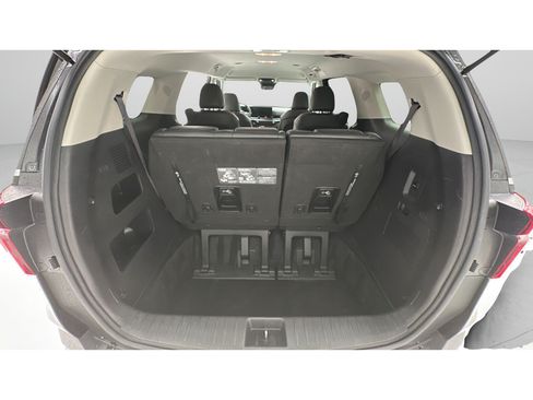 Used 2025 Kia Carnival FWD image 21