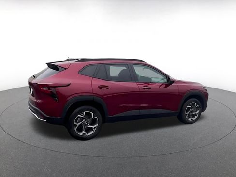 Used 2025 Chevrolet Trax LT w/ LT Convenience Package image 14