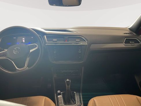 Used 2023 Volkswagen Tiguan SE FWD image 18