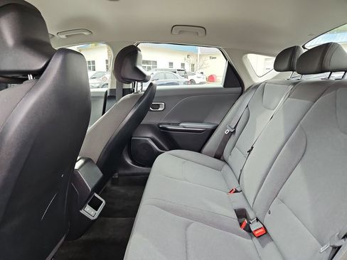 Used 2025 Kia K4 LXS image 25