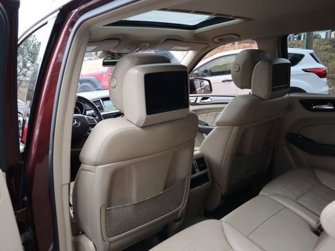 Used 2015 Mercedes-Benz GL 320 BlueTEC 4MATIC w/ Premium I Package image 11