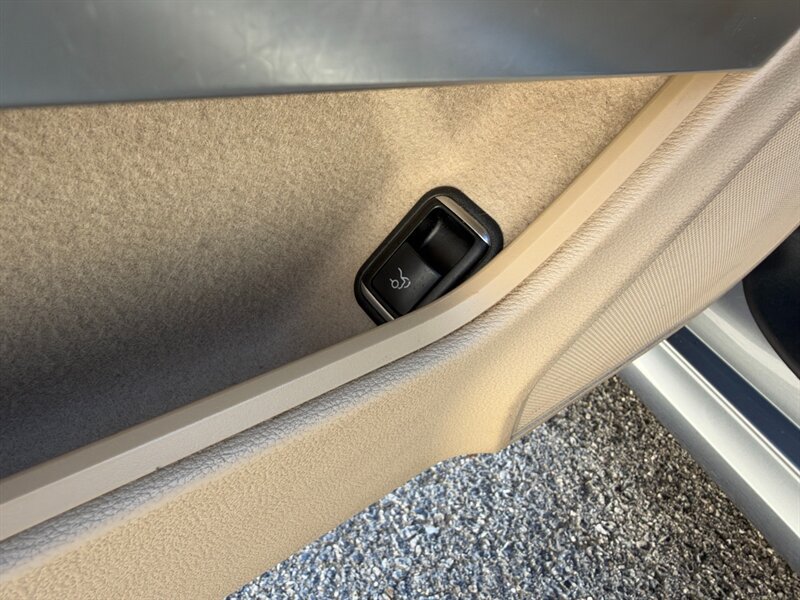 Used 2013 Mercedes-Benz E 550 Cabriolet image 19
