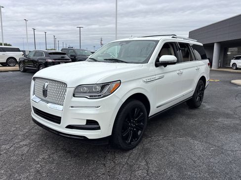 Used 2023 Lincoln Navigator Reserve AWD/4WD image 3