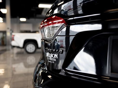 Certified 2025 Toyota Corolla SE w/ SE Premium Package image 7