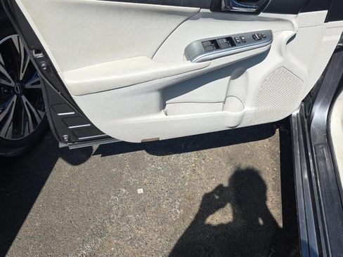 Used 2012 Toyota Camry XLE w/ Leather Pkg image 13