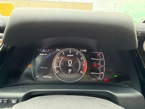 Used 2024 Lexus ES 350 w/ Premium Package FWD image 10