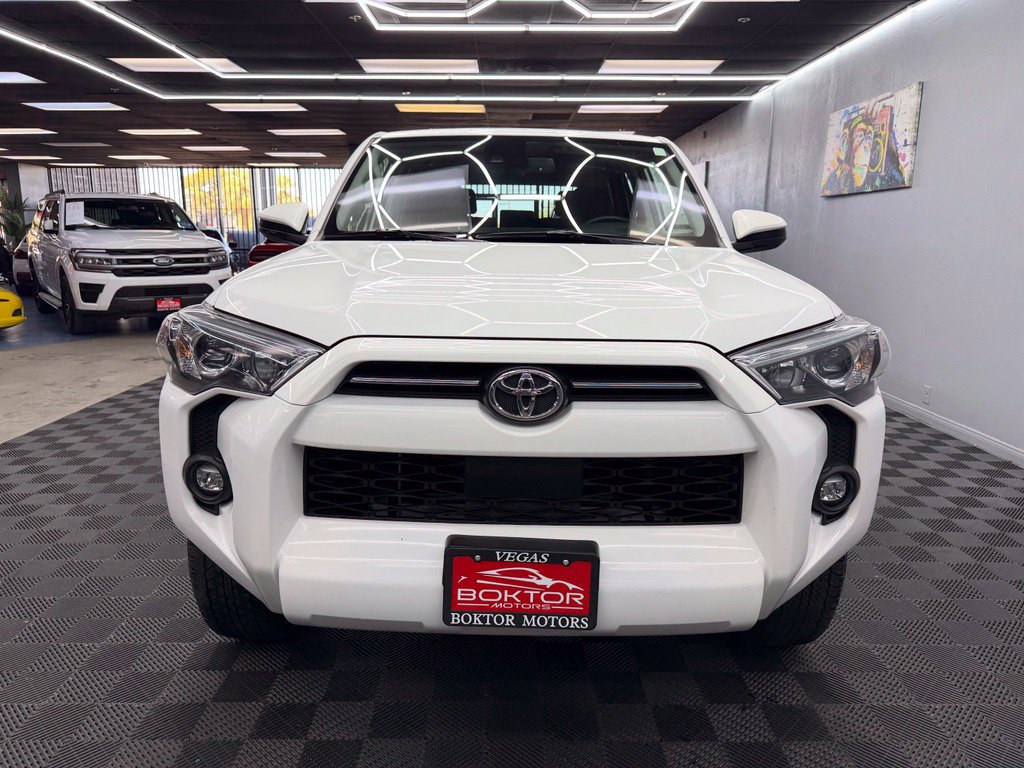 Used 2024 Toyota 4Runner SR5 AWD/4WD image 4