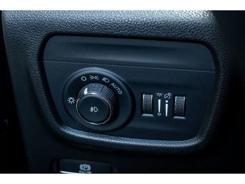 Used 2023 Jeep Grand Cherokee Overland RWD image 29