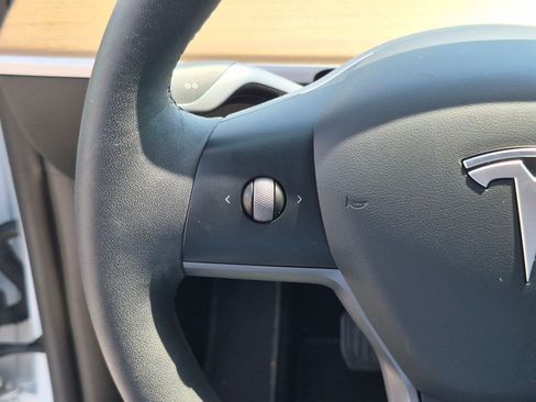 Used 2021 Tesla Model Y Long Range AWD/4WD image 21