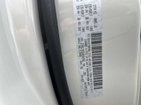 Used 2017 Chrysler Pacifica Touring-L FWD image 39