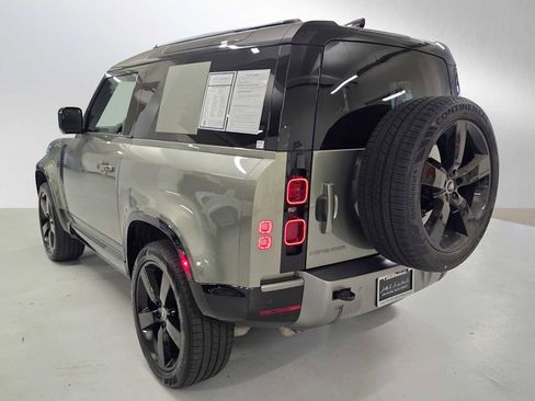 Used 2025 Land Rover Defender 90 X-Dynamic SE image 3