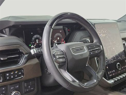 Used 2025 GMC Yukon Denali Ultimate image 11
