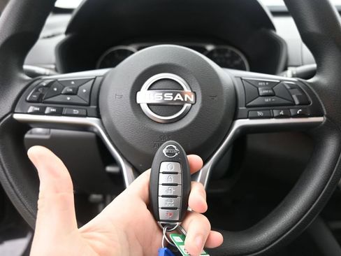 Used 2024 Nissan Altima 2.5 SV FWD image 25