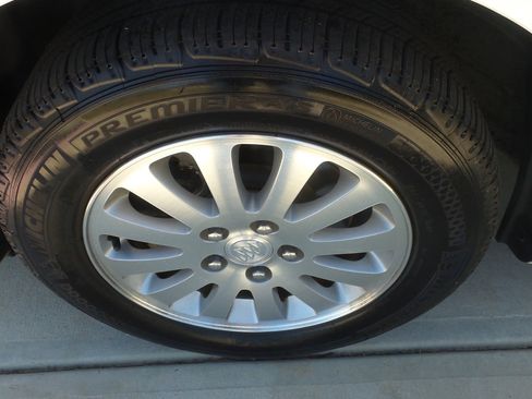 Used 2008 Buick Lucerne CX w/ Driver Confidence Package image 18