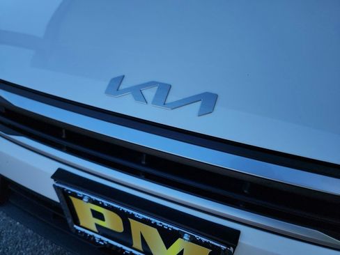 Used 2025 Kia K4 FWD image 12
