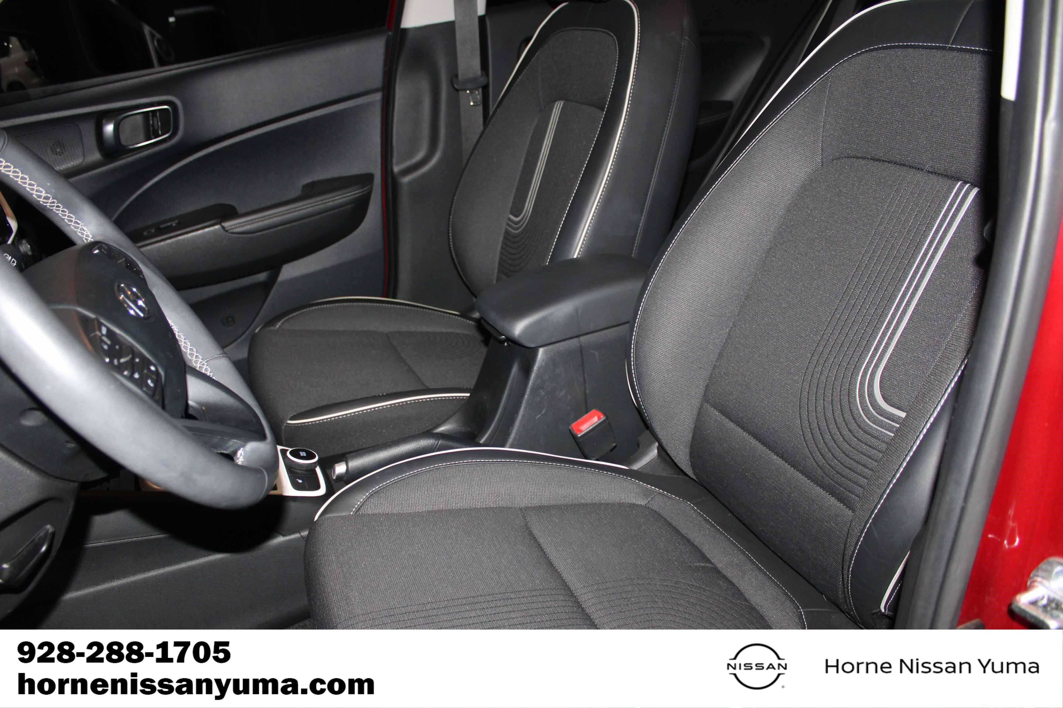 Used 2025 Hyundai Venue Limited FWD image 4