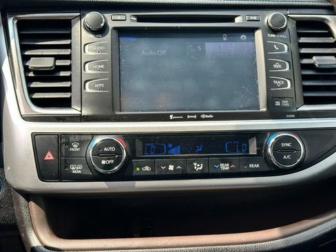Used 2019 Toyota Highlander XLE AWD/4WD image 15