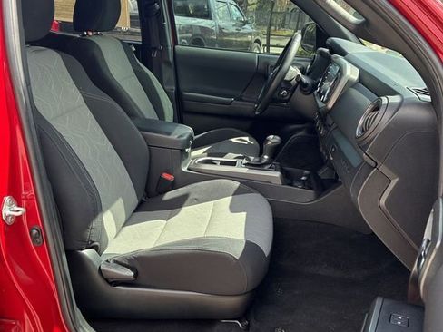 Used 2022 Toyota Tacoma TRD Off-Road w/ Technology Package image 5