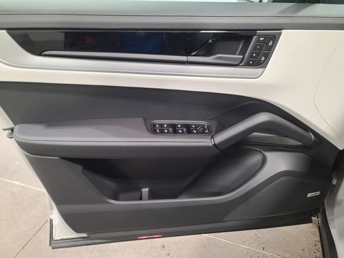 New 2026 Porsche Cayenne Coupe image 13