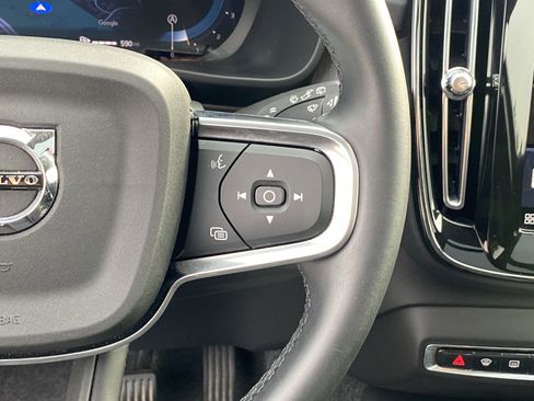 Used 2025 Volvo XC40 B5 Core image 25