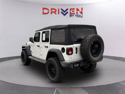 Used 2022 Jeep Wrangler Unlimited Sport AWD/4WD image 6