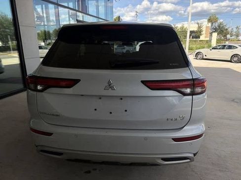 Used 2024 Mitsubishi Outlander 4WD Plug-In Hybrid image 14
