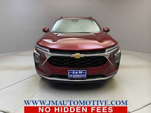 Used 2024 Chevrolet Trax LT w/ Driver Confidence Package image 8