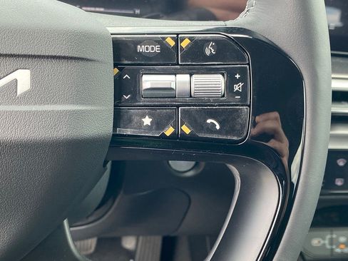 New 2026 Kia Sorento LX FWD image 16