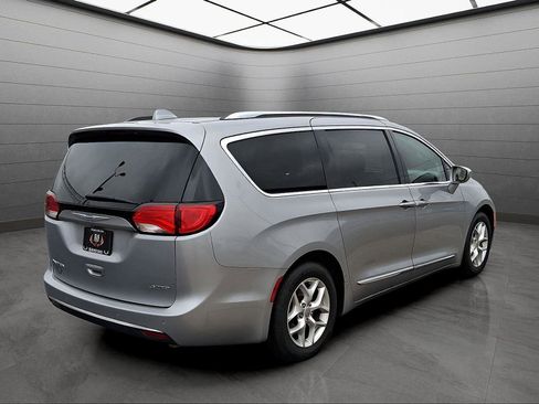 Used 2020 Chrysler Pacifica Limited image 5