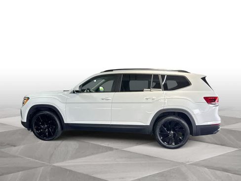 Certified 2024 Volkswagen Atlas SE w/ Black Wheel Package FWD image 5