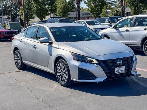 Used 2023 Nissan Altima 2.5 SV AWD/4WD image 5