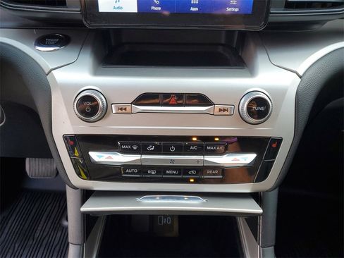 Certified 2022 Ford Explorer XLT image 28