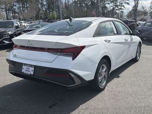 New 2026 Hyundai Elantra SE image 7