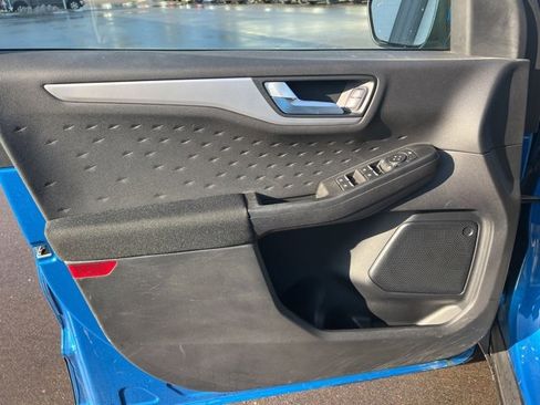 Used 2020 Ford Escape SE image 19