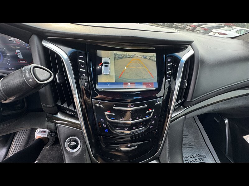 Used 2017 Cadillac Escalade Platinum AWD/4WD image 23