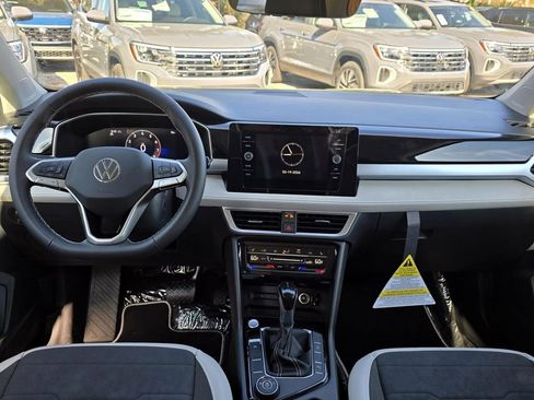 New 2026 Volkswagen Taos SE AWD/4WD image 10