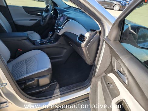 Used 2021 Chevrolet Equinox LS w/ LS Convenience Package image 9