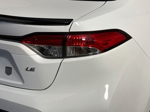 Used 2022 Toyota Corolla LE FWD image 34