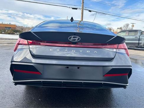 Used 2025 Hyundai Elantra SEL FWD image 6