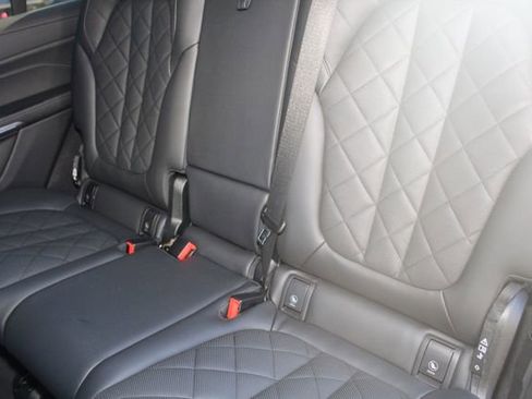 Used 2025 BMW X7 xDrive40i w/ M Sport Package image 24